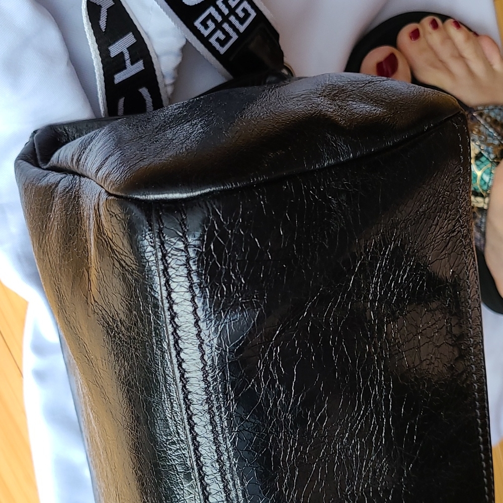 TRADED * Givenchy Crackled Patent 4G Small Pandora Black - Picture 7 of 13